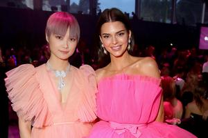 李宇春同框超模肯达尔毫不输阵