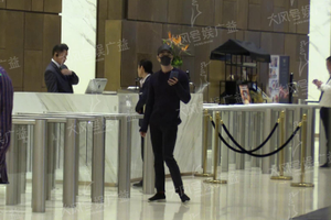 曝陈学冬深夜现身郭敬明工作室