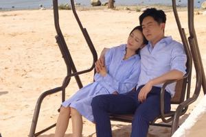 佟丽娅与郭京飞演情侣甜蜜相拥