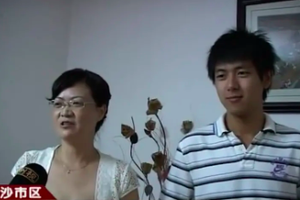 李现19岁高考采访视频曝光妈妈也出镜