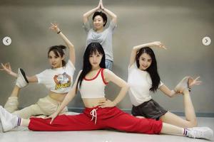 李小璐晒排舞美照 穿吊带背心秀一字马