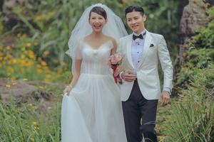 婚礼重现！蔡少芬婚纱运动鞋被公主抱