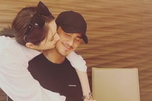 麦迪娜晒恩爱照为姜潮庆生亲吻老公