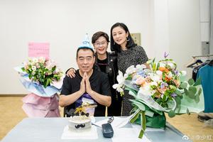 陈凯歌夫妇罕见同框庆祝生日