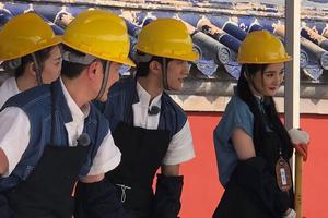 冯绍峰录制节目竟偷瞄杨幂毫无求生欲