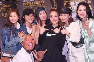 胡杏儿现身容祖儿演唱会贵气十足