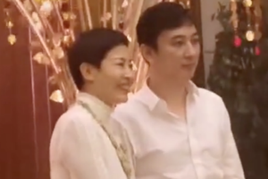 王思聪喝喜酒遭大妈求合影乖乖配合
