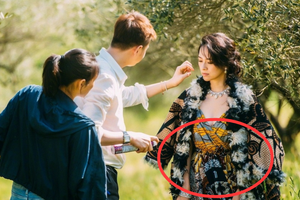 章子怡杂志花絮照曝光 衣着宽松腰身显粗