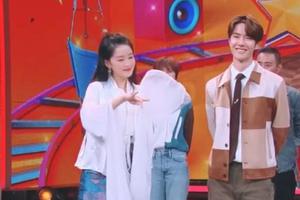 李沁跳水袖舞展婀娜身姿 被撩的王一博表情亮了