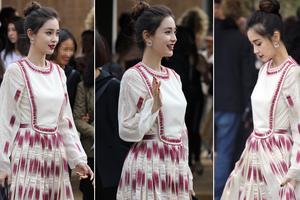 Angelababy印花长裙显高挑身材 白肌红唇状态好