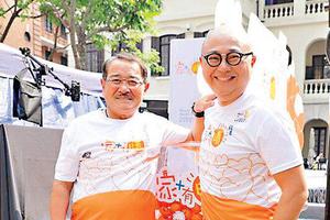 林盛斌(右)与刘丹(左)昨天出席慈善活动。