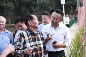 袁隆平与汪涵一起下田还邀其家中做客