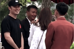 网友晒陈赫张子萱带女儿出游照温馨十足