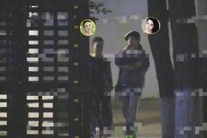 范冰冰与母亲亮相 当街撒娇用手剔牙放飞自我