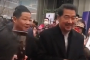 康熙三德子再聚首！张国立赵亮同框引回忆杀