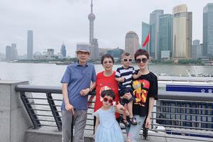 金巧巧携父母儿女出游 老公于冬缺席引人猜想