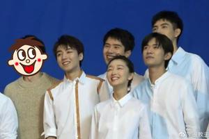 网友截图金鸡“F4”一旁董子健被打码