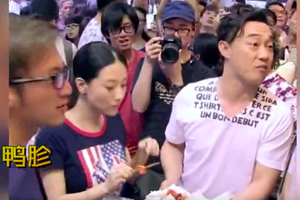 谢霆锋陈奕迅吃路边摊遭老板驱赶