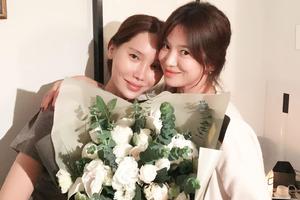 宋慧乔离婚后的首个生日不寂寞收鲜花