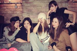 周扬青挤入名媛团不敌林志颖娇妻长腿