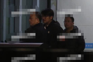 直击！高以翔工作人员医院外焦急守候