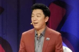 黄渤现身《奇葩说》决赛 与马东蔡康永等同框