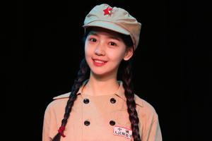 吴亦凡传绯闻女友更新近照清纯甜美