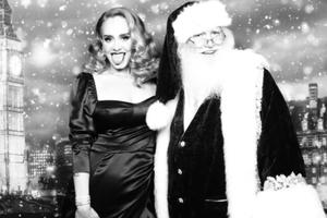 阿黛尔圣诞节新照瘦到认不出