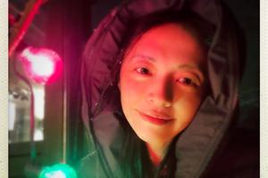 姚晨绿洲随手晒雪景 堆雪人用小米椒当鼻子