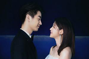 陈晓陈妍希久违同框 甜蜜牵手深情对视撒狗粮