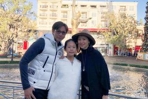 翁虹罕见晒全家福 皮肤紧致保养好老公嫩如鲜肉