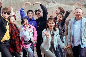 客栈大合影刘涛王珂牵手张翰吴磊比心