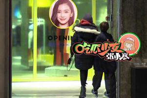 baby机场直奔商场逛街 遇粉丝火速开溜细腿引人羡