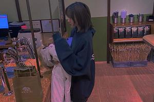 汪峰大女儿小苹果晒近照打扮成熟