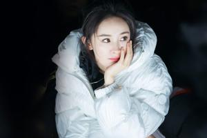 杨幂鼓励前线医护粉丝称其为真英雄