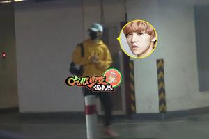 鹿晗穿帽衫开跑车夜会好友显豪气