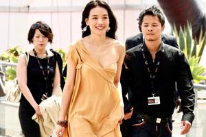 舒淇淡黄长裙旧照发美得引小哥侧目