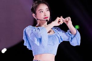 身材绝了！宋茜创3舞台造型青春靓丽