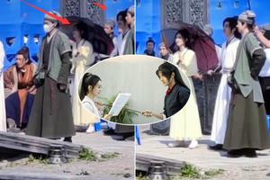 《有翡》新路透 赵丽颖撑伞霸气王一博站姿挺拔