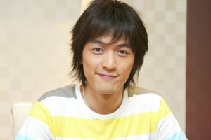 胡歌23岁旧照曝光容稚气难掩帅气