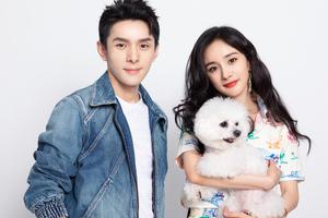 杨幂做客李佳琦直播间现场量脚踝