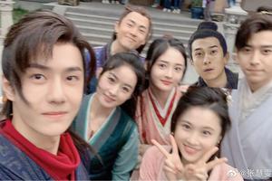 《有翡》杀青赵丽颖王一博等主演合照