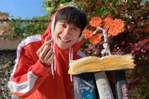 张一山生日收获惊喜蛋糕 称突破创意上限