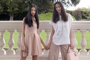 任达华掌镜为妻女拍写真两人长腿太吸睛