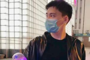 李易峰直播轧马路买仙女棒安慰吵架路人