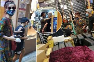 张柏芝母亲节陪两个儿子逛街