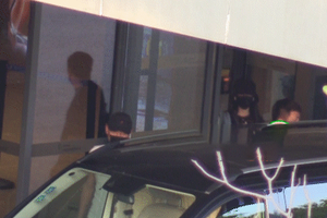 赵丽颖片场探班冯绍峰两人甜蜜团聚