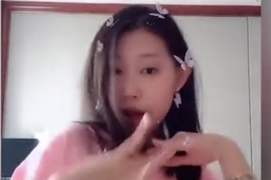 小沈阳女儿模仿《青你2》唱跳