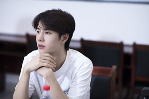 《冰雨火》王一博王劲松等剧本围读