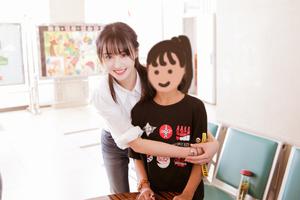 郑爽被前男友胡彦斌怼上热搜后现身